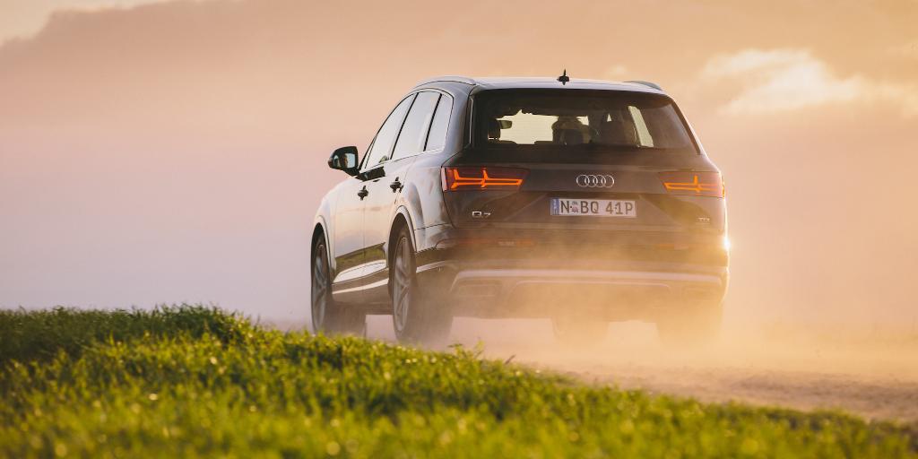 332970Q7MK2400.jpg