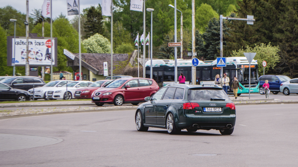 334011AUDIRS42610.jpg