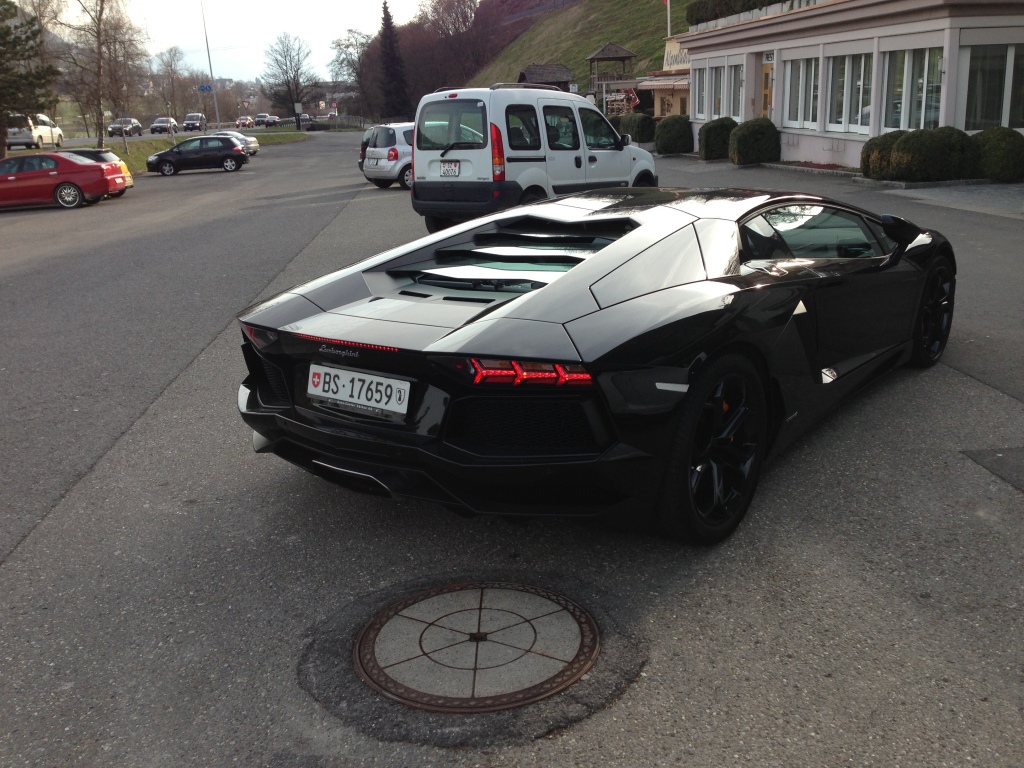 334815696LAMBORGHINIAVENTADOR.jpg