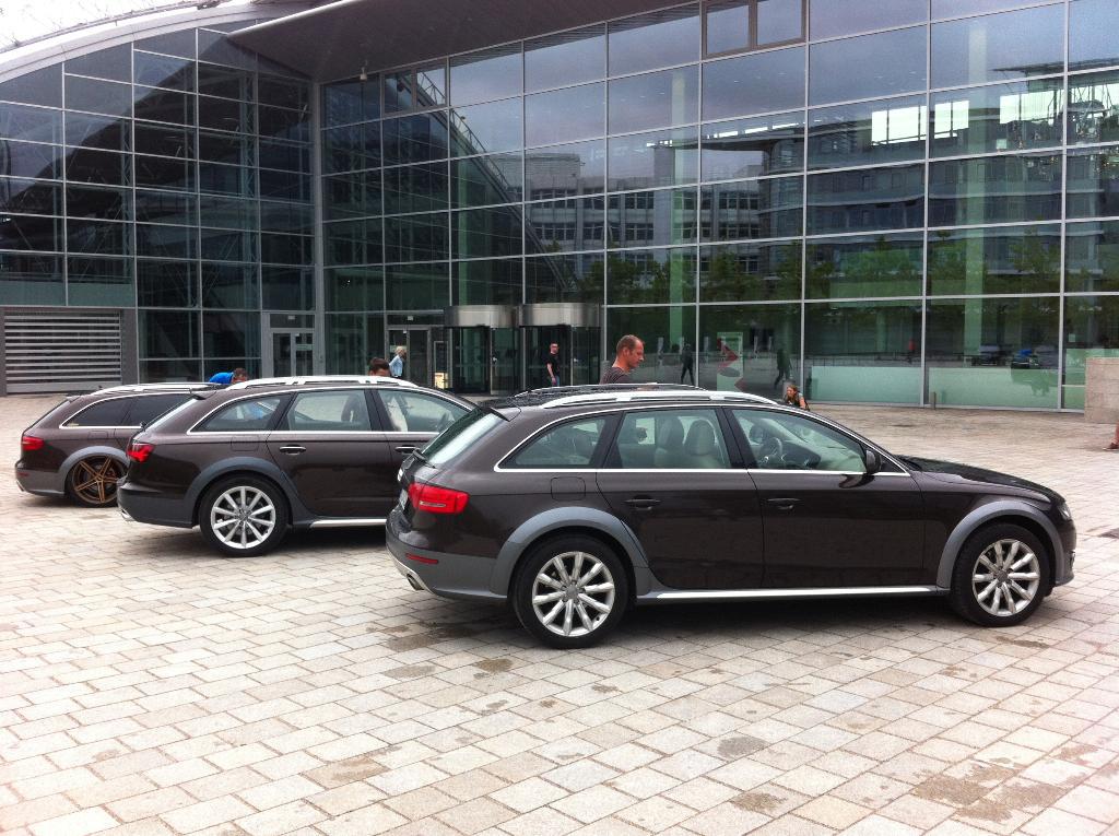3352911847AUDIA4ALLROAD.jpg
