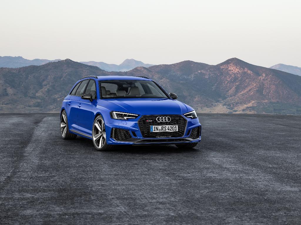 335457AUDIRS4B90039.jpg