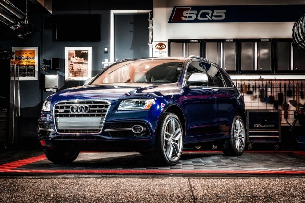 335731AUDISQ51832.jpg
