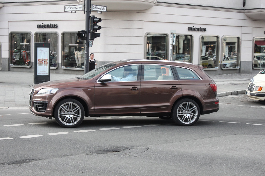 335973804Q7V12.jpg