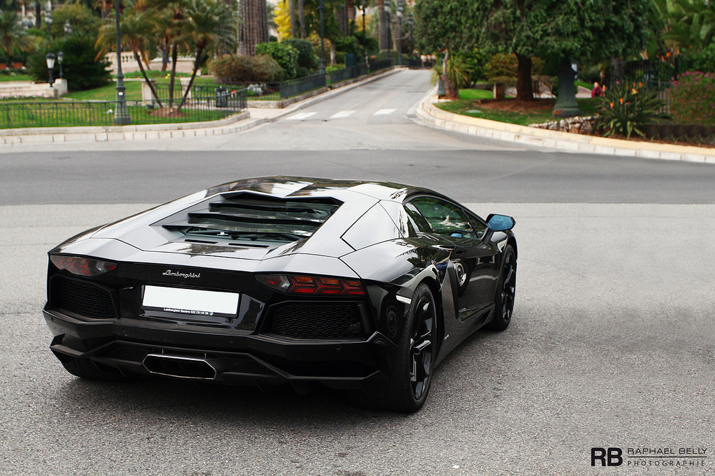 340538418LAMBORGHINIAVENTADORESQUIROU.jpg