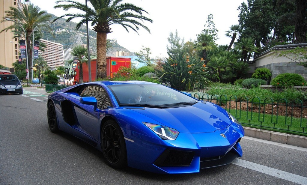341809457LAMBORGHINIAVENTADORESQUIROU.jpg