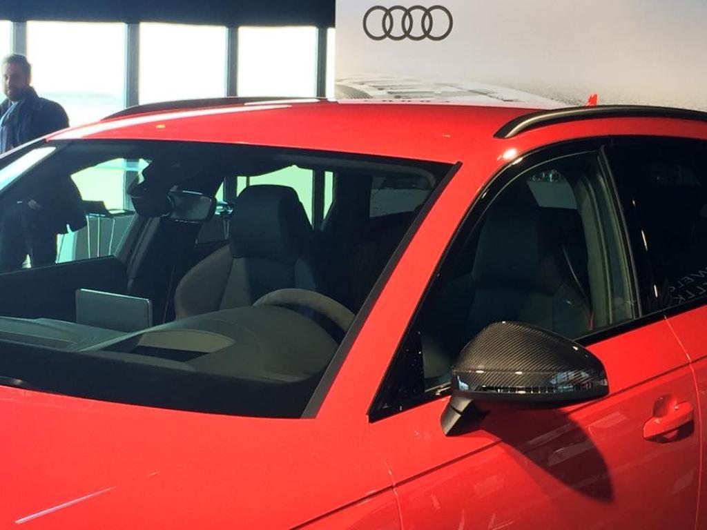 342358AUDIRS4B90082.jpg