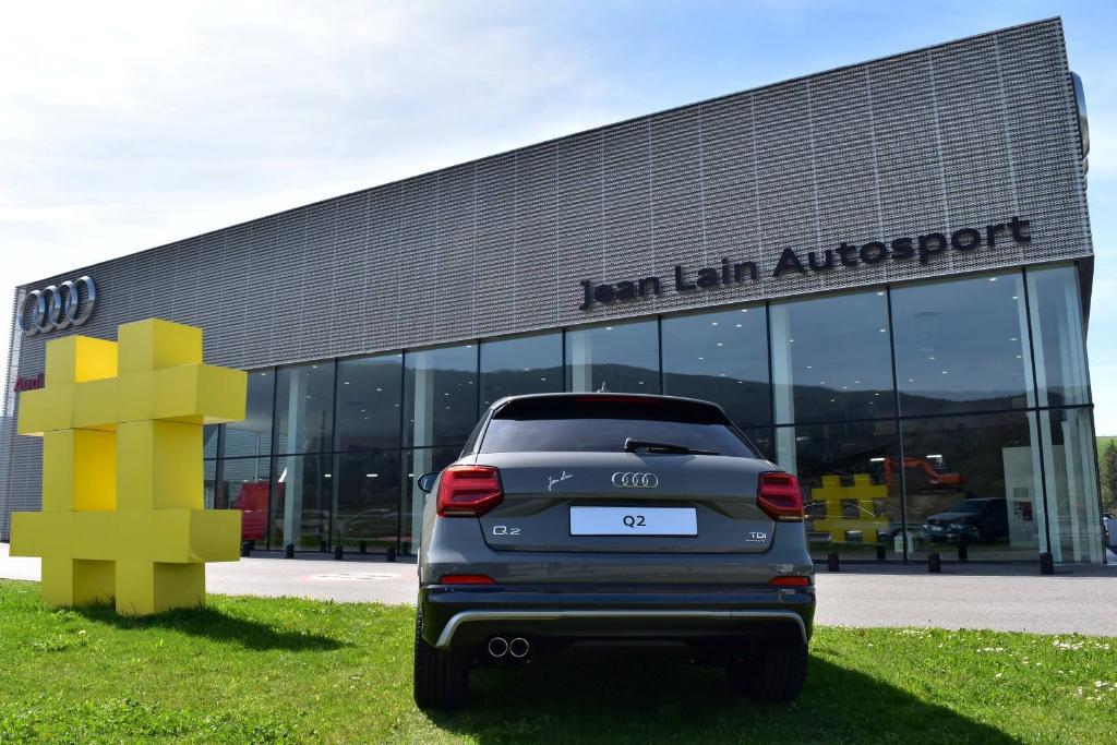 343858AUDIQ20785.jpg