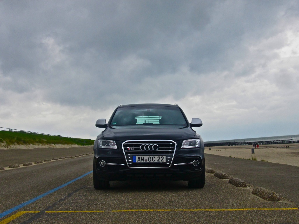 344502AUDISQ5816.jpg