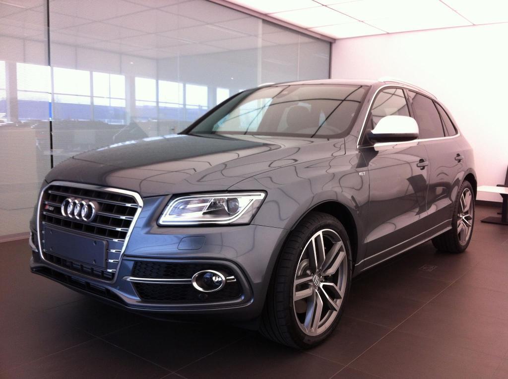 344724AUDISQ5170.jpg