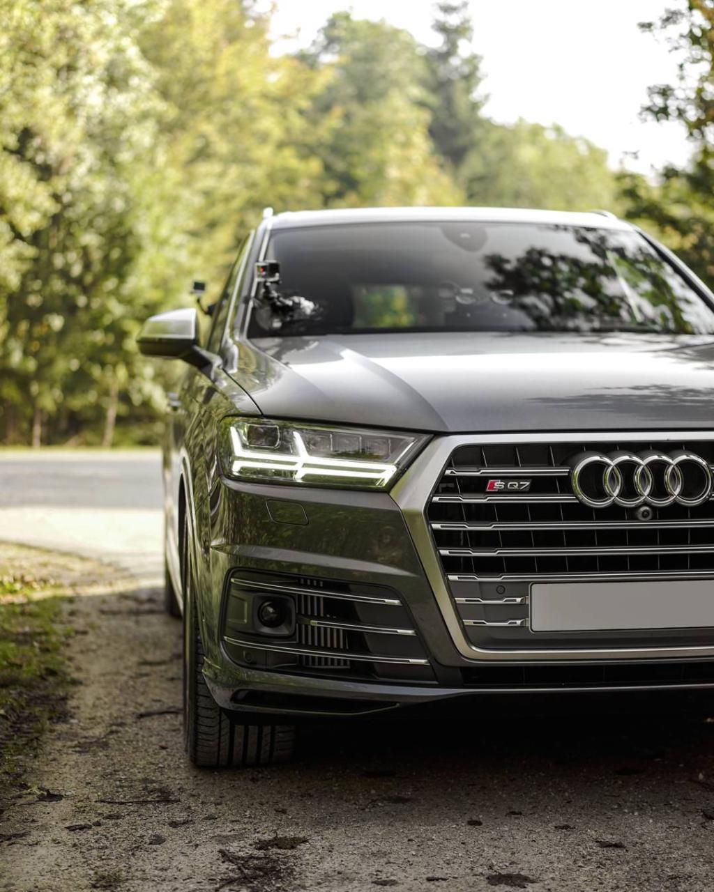 345680AUDISQ70470.jpg