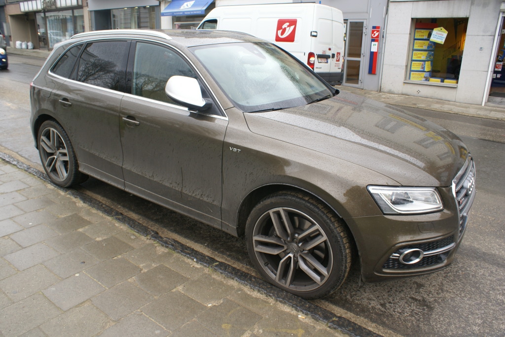 346906AUDISQ51000.jpg