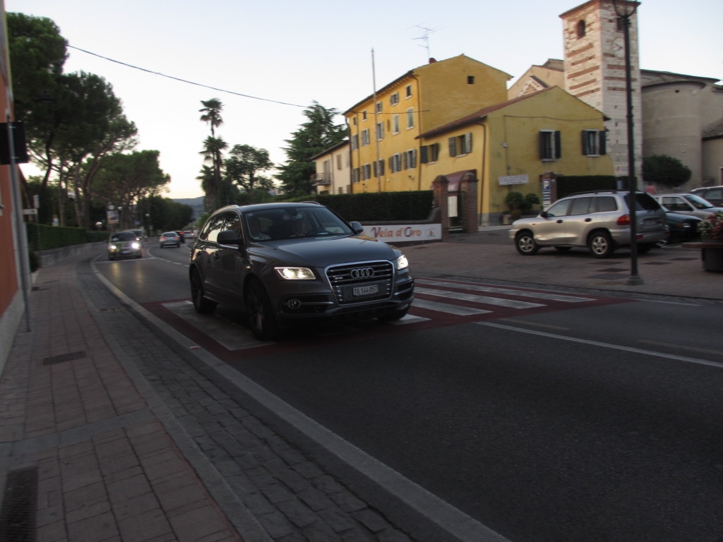 347514AUDISQ5826.jpg