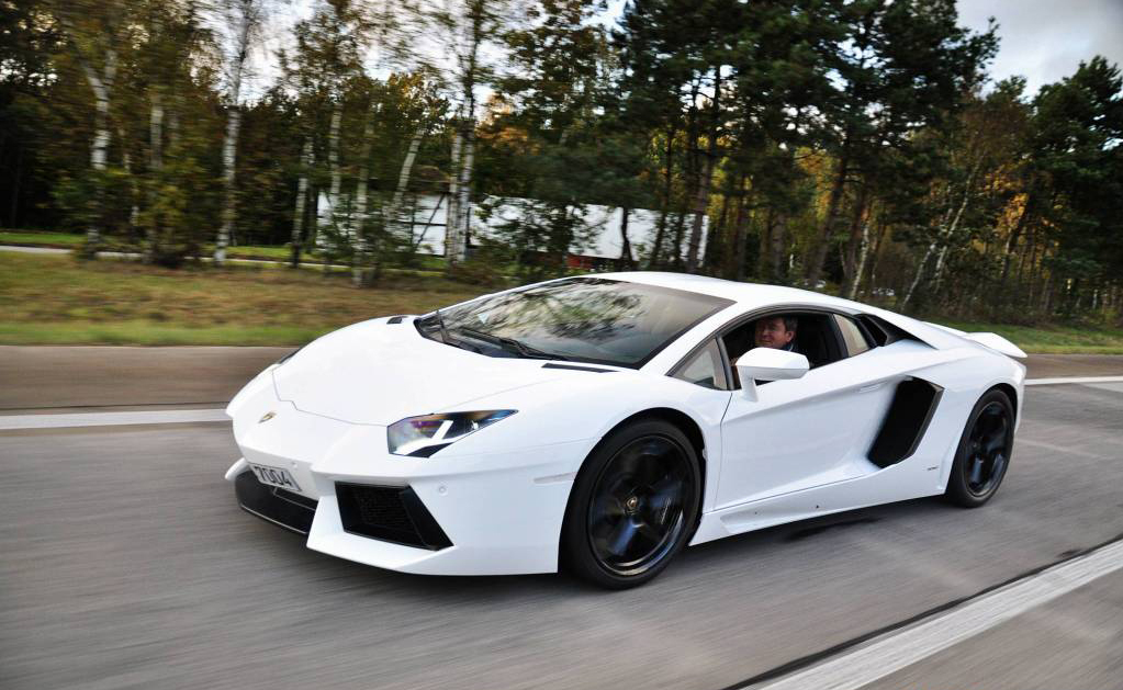 349866074LAMBORGHINIAVENTADORESQUIROU.jpg