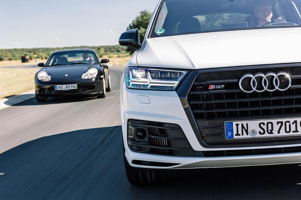 350774AUDISQ70251.jpg