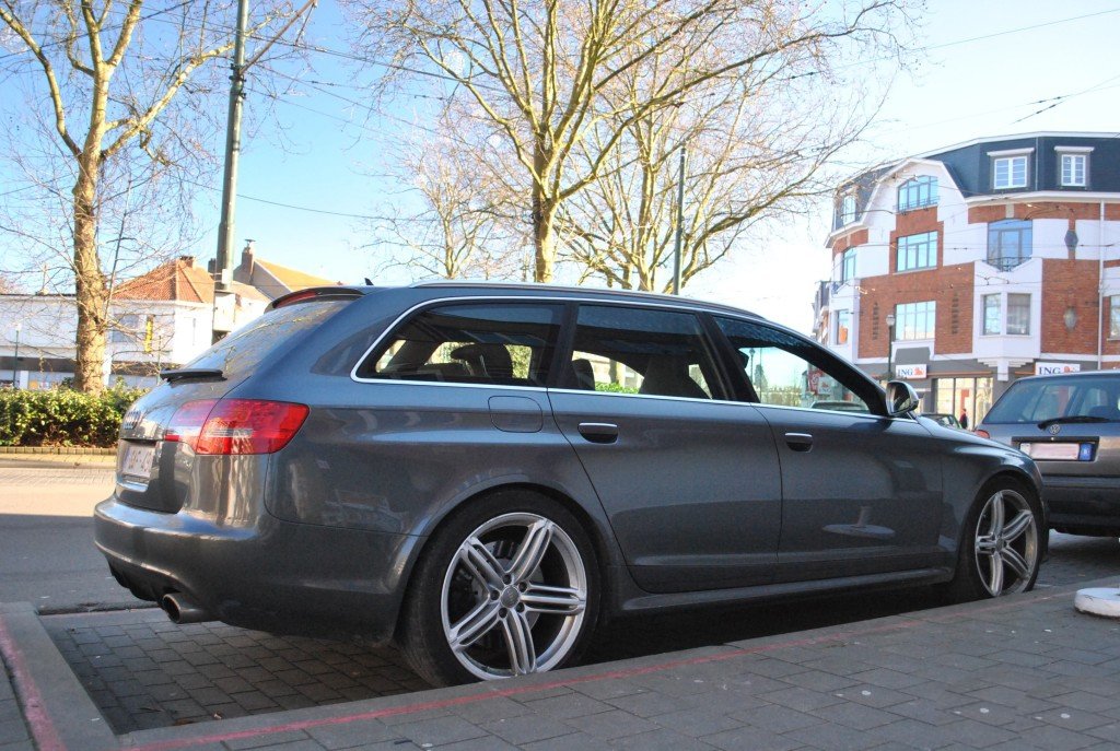 351789RS61026.jpg