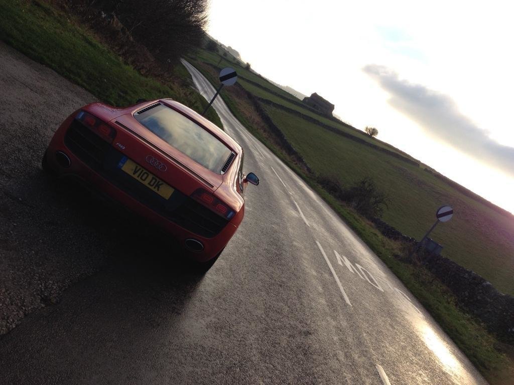 3518401849AUDIR8V10.jpg