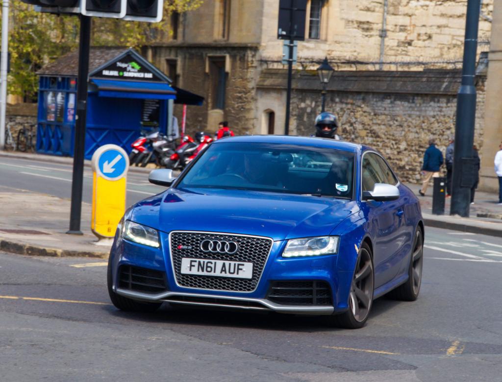 354135AUDIRS53009.jpg