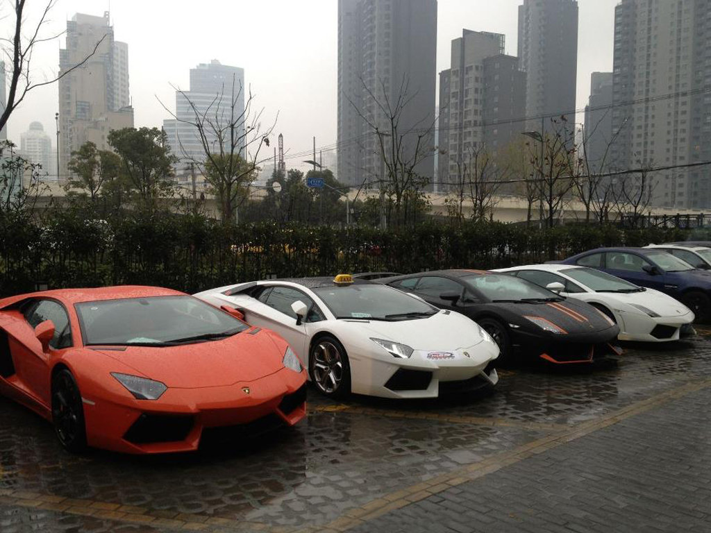 354340274LAMBORGHINIAVENTADORESQUIROU.jpg