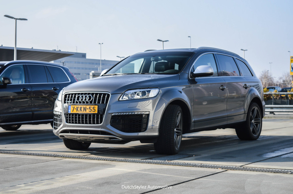 3566621818AUDIQ7V12.jpg