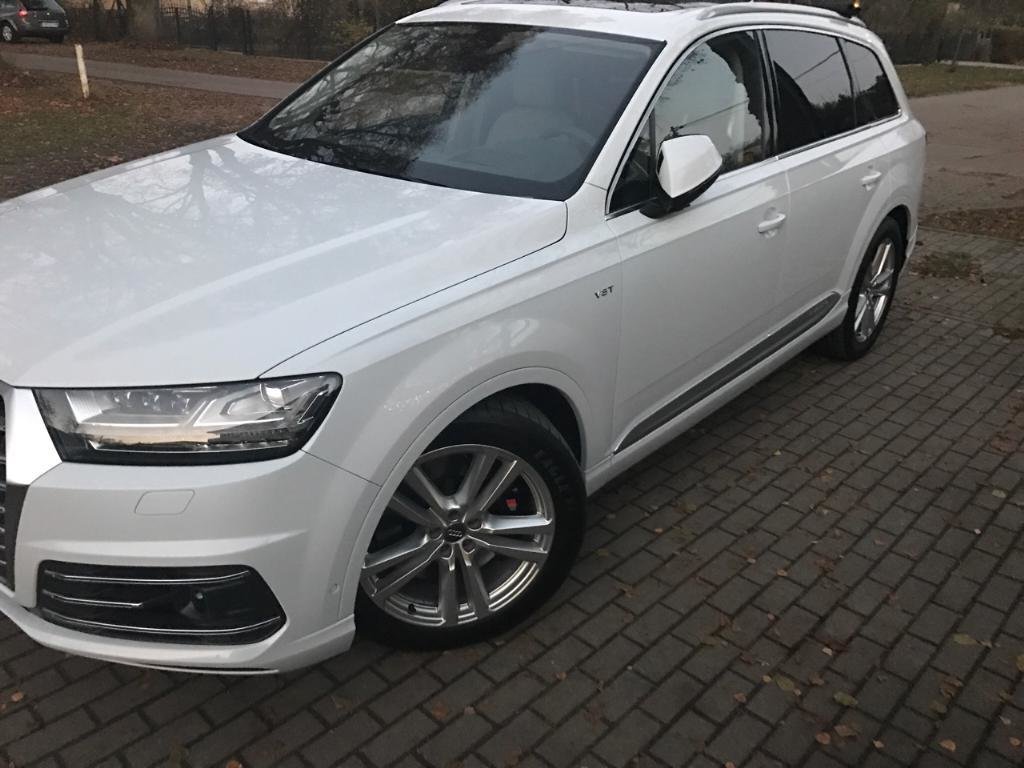 357247AUDISQ70416.jpg