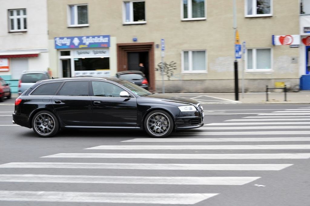 357437RS62306.jpg