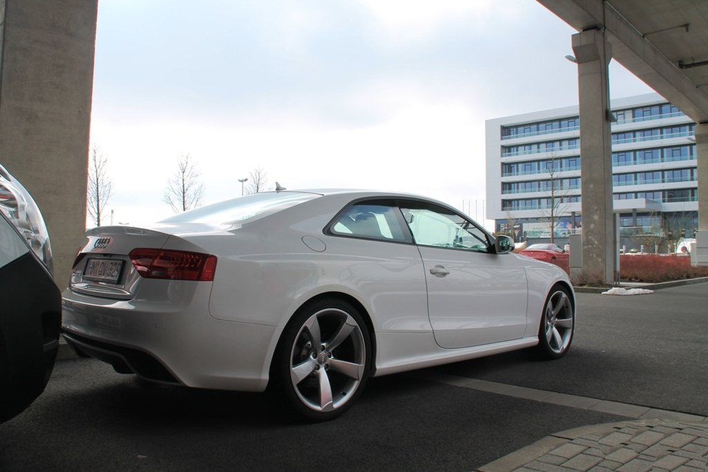 358671AUDIRS5809.jpg