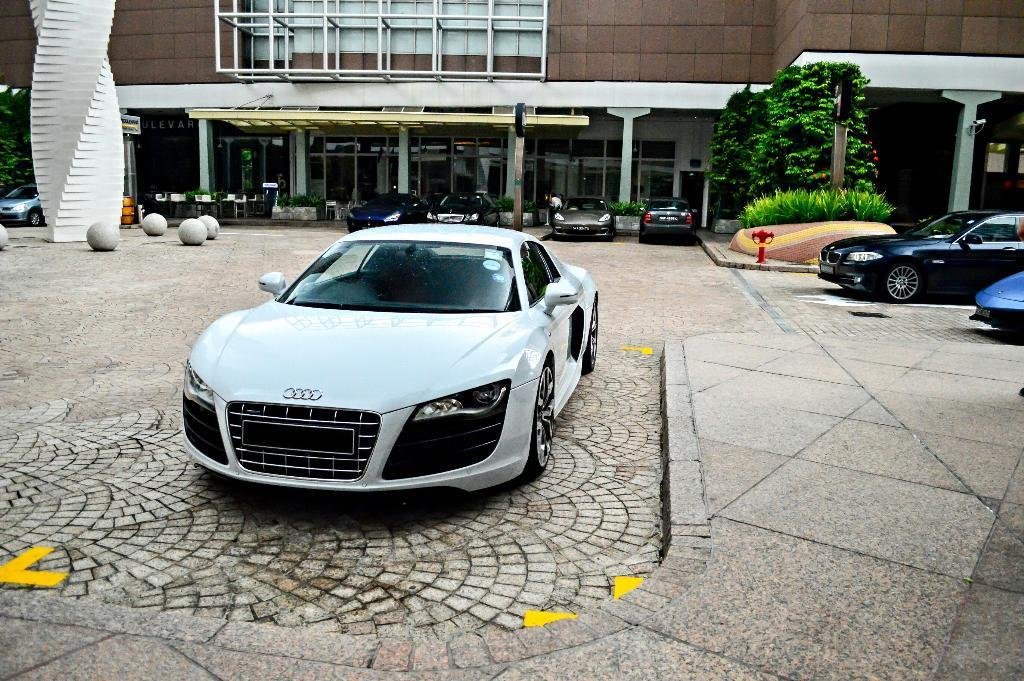 3601981863AUDIR8V10.jpg