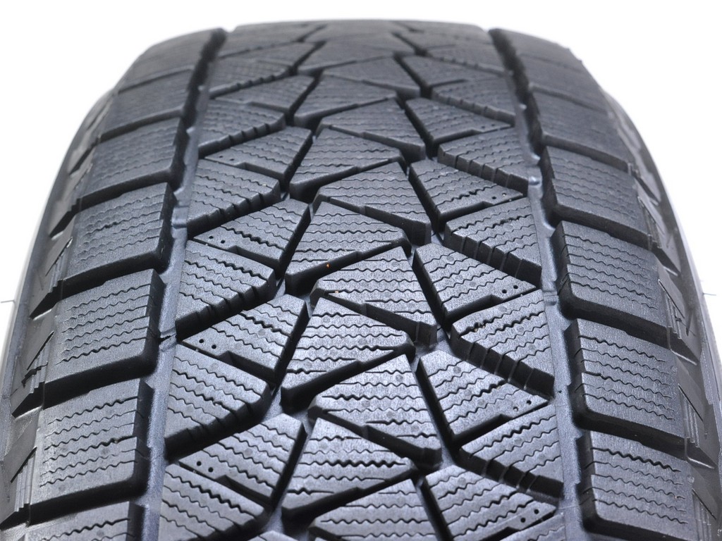 Bridgestone_blizzak-dm-v2_235-55-19_4039