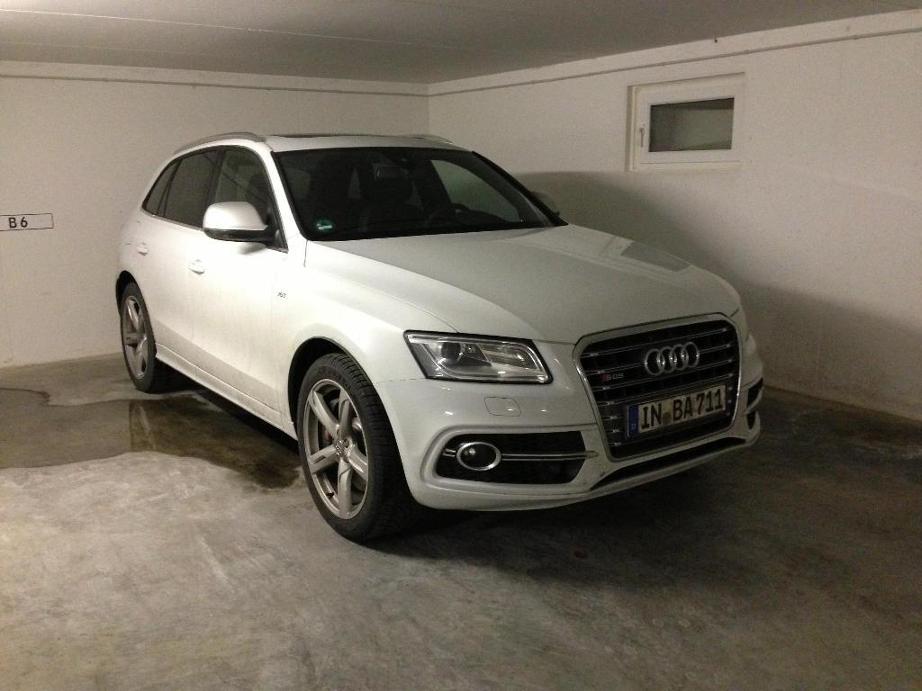 363650AUDISQ5132.jpg