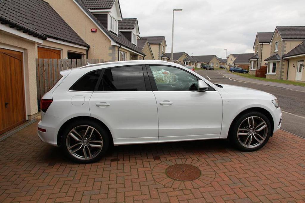 364797AUDISQ5557.jpg