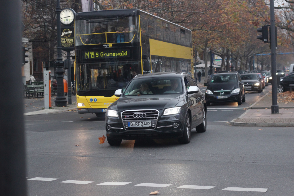 366055AUDISQ51402.jpg