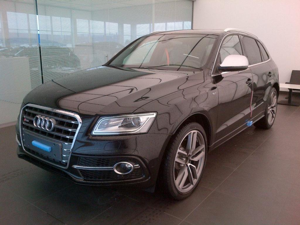 367887AUDISQ5160.jpg