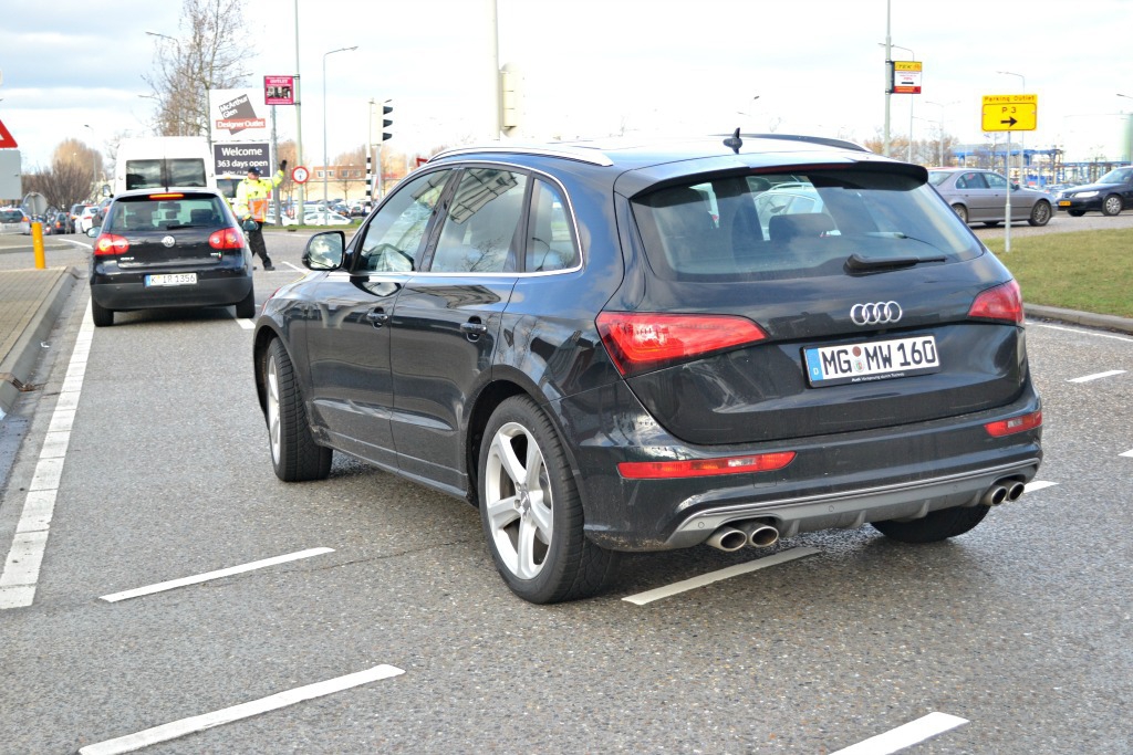 369245AUDISQ5912.jpg