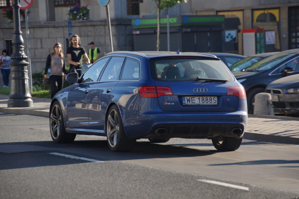 369501RS6860.jpg
