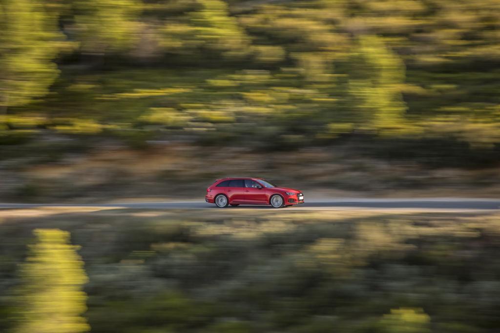 369881AUDIRS4B90146.jpg