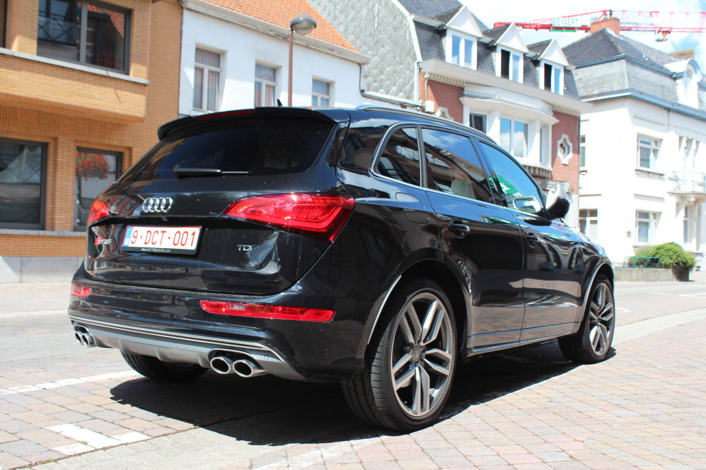 371479AUDISQ5844.jpg