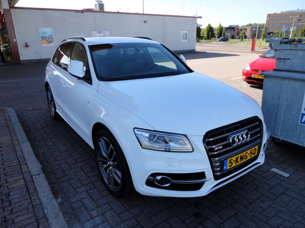 372950AUDISQ5634.jpg