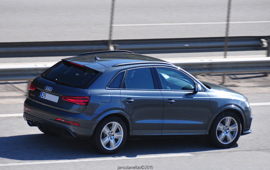 374518RSQ31246.jpg