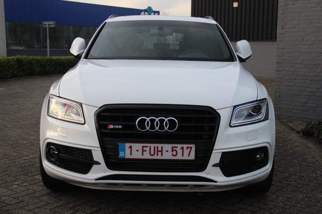 374606AUDISQ5957.jpg