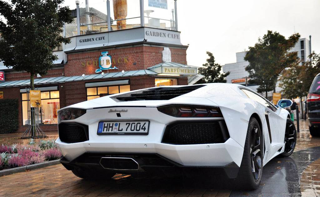 375817068LAMBORGHINIAVENTADORESQUIROU.jpg
