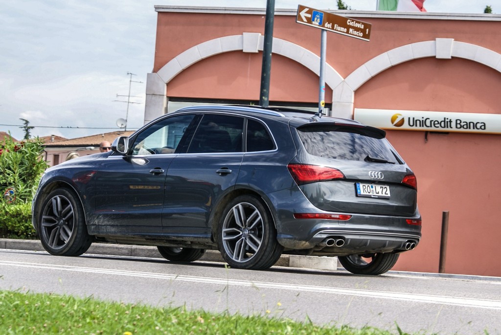 376062AUDISQ51470.jpg