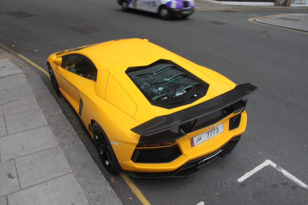 376304919LAMBORGHINIAVENTADOR.jpg