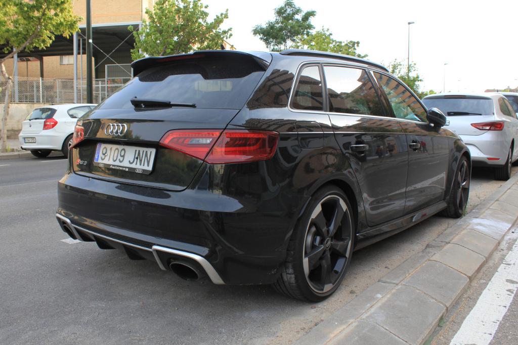 376570RS38V2863.jpg