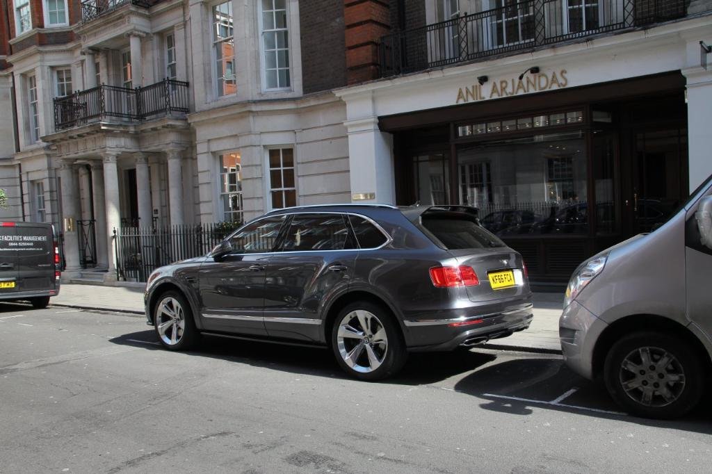 377937BENTAYGA0480.jpg