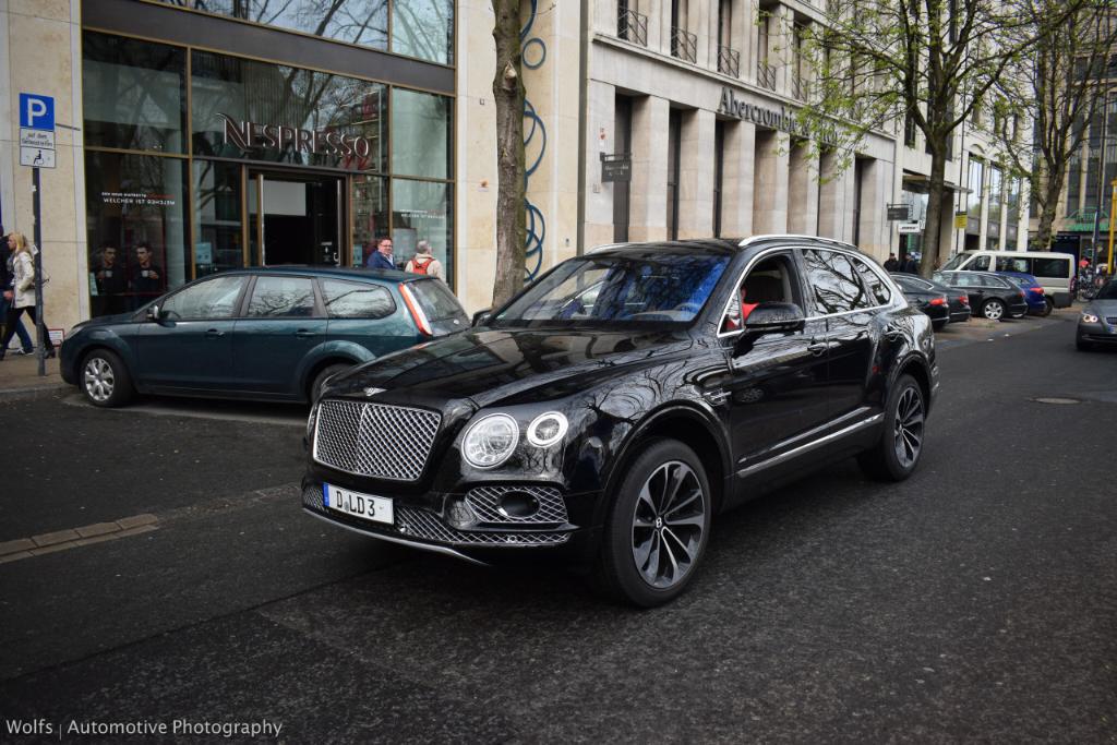 378521BENTAYGA0517.jpg