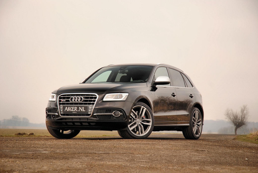379411AUDISQ5201.jpg
