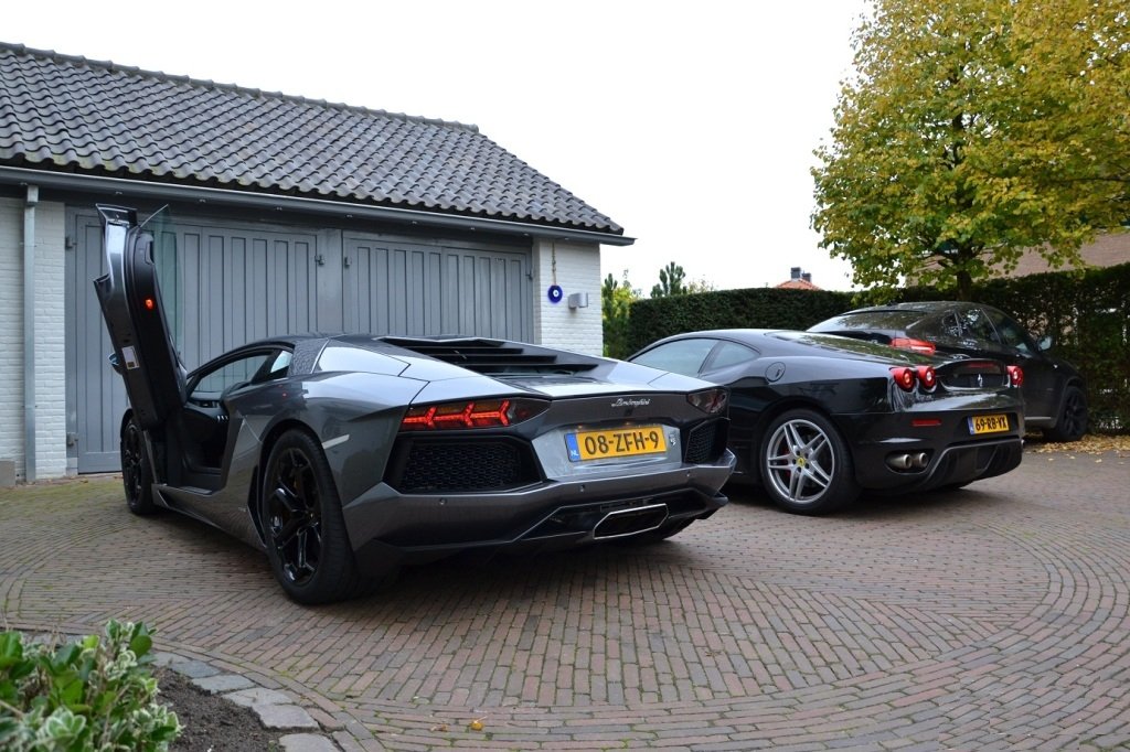 380038638LAMBORGHINIAVENTADORESQUIROU.jpg
