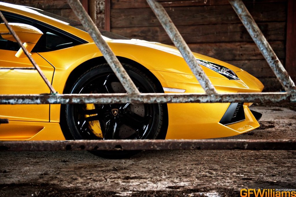 380234596LAMBORGHINIAVENTADORESQUIROU.jpg
