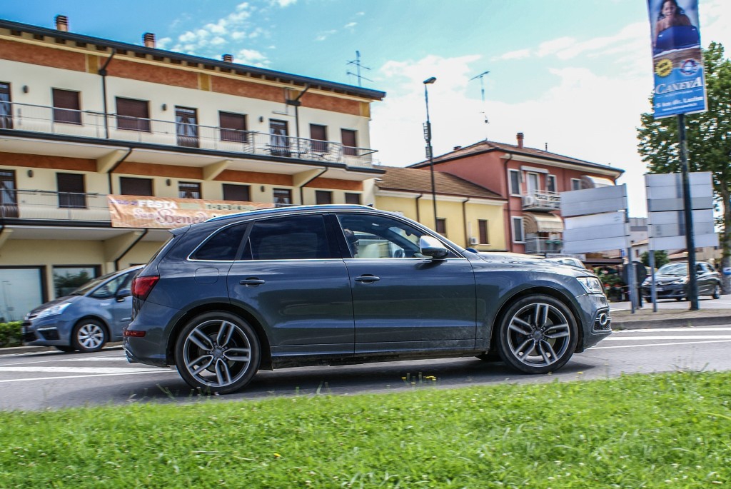 380511AUDISQ51469.jpg