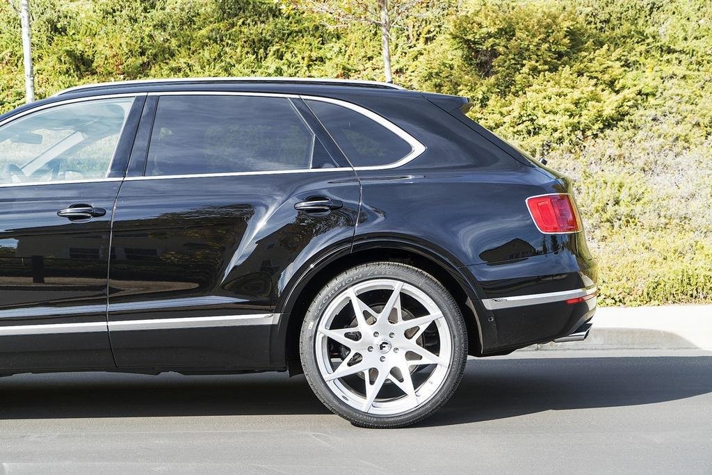 381680BENTAYGA0118.jpg